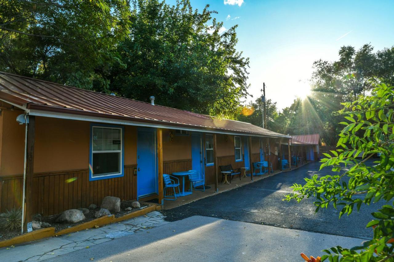 Lodge 7 - Downtown Location. Studio With Shared Hot Tub. Minutes To Arches N.P. Moab Buitenkant foto